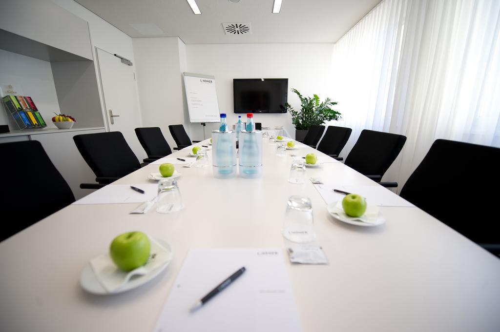 Lindner Hotel Frankfurt Sportpark, Part Of Jdv By Hyatt Frankfurt am Main Bagian luar foto
