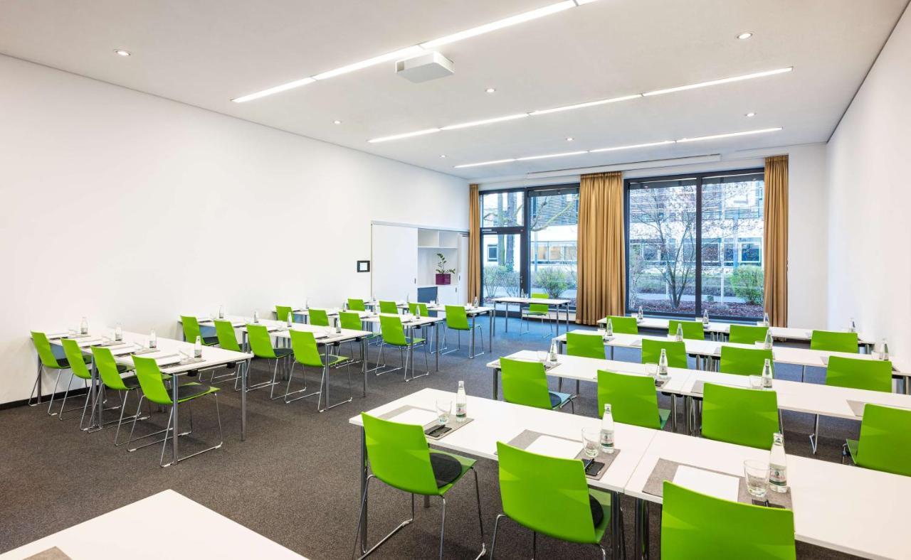 Lindner Hotel Frankfurt Sportpark, Part Of Jdv By Hyatt Frankfurt am Main Bagian luar foto