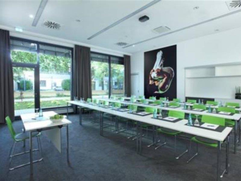 Lindner Hotel Frankfurt Sportpark, Part Of Jdv By Hyatt Frankfurt am Main Bagian luar foto
