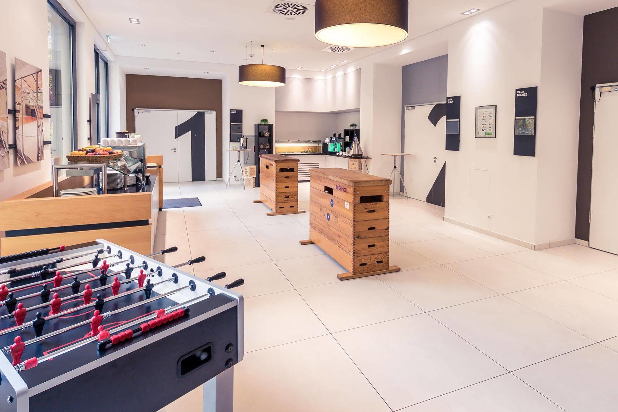 Lindner Hotel Frankfurt Sportpark, Part Of Jdv By Hyatt Frankfurt am Main Bagian luar foto